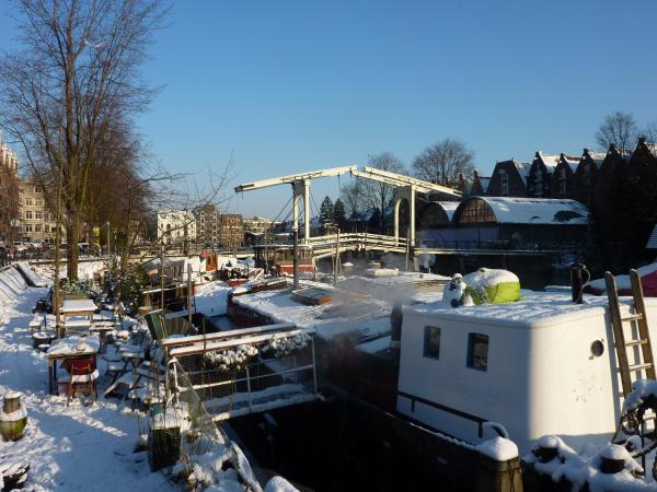Central & Quiet Canal Apartment photo 8