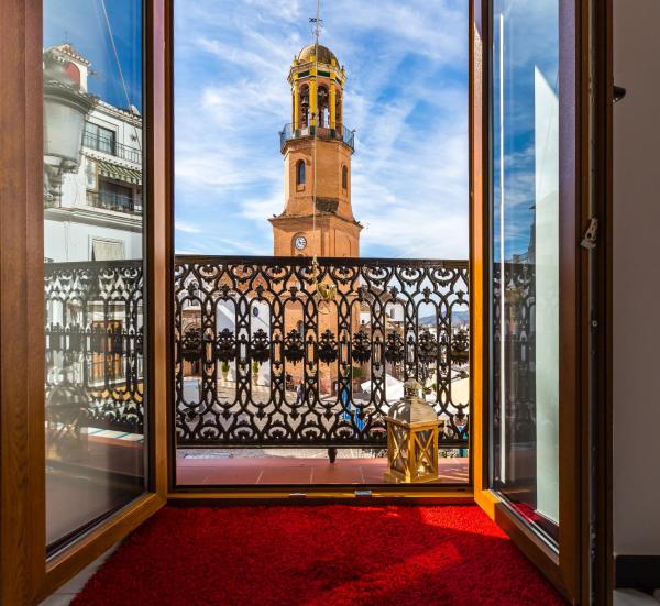 A la foto es mostra l'objecte Salamandra Plaza situat a la ciutat de Cómpeta.