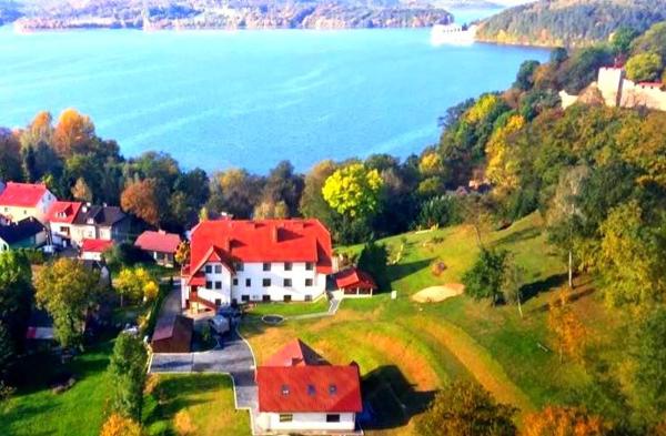 Kuvassa näkyy kohde Hotel Kasztelan, joka sijaitsee kaupungissa Raciechowice.