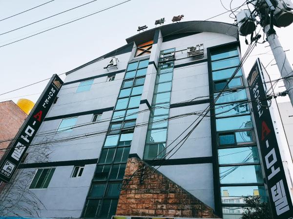 Na fotografii je vidět objekt Gumi A Motel nacházející se ve městě Gimcheon.