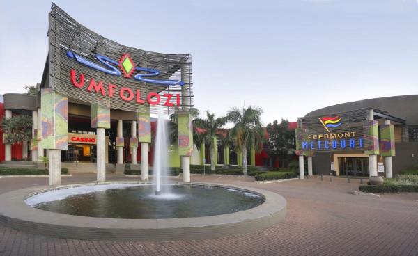 Na fotografii je vidět objekt Peermont Metcourt at Umfolozi, Empangeni nacházející se ve městě eSikhawini.