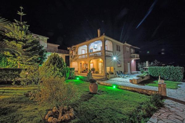 A la foto es mostra l'objecte Mertoula House situat a la ciutat de Dhrákas.