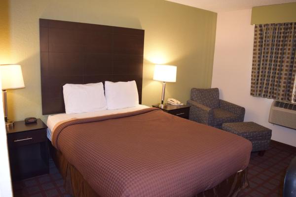 Quarto Queen - Não Fumadores — 25 m² - Super 8 by Wyndham Saginaw