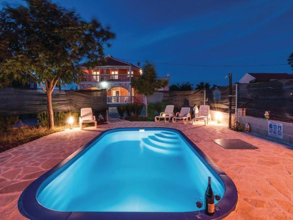 Nella foto è visibile l'oggetto Villa Laura with pool, Budak, Zadar county situato nella città di Budak.