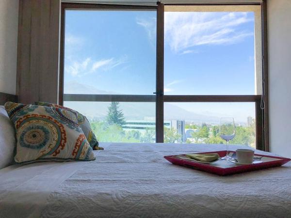 Foto 7: Charming Studio - w/Mountain View, Pool, & Gym