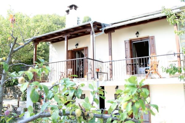 På billedet ses objektet Guesthouse Kleopatra's beliggende i byen Tsagkarada.