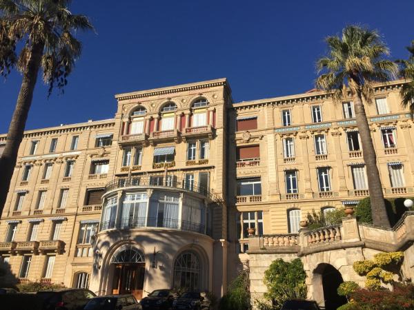 A la foto es mostra l'objecte Parc CONTINENTAL situat a la ciutat de Canes.