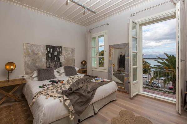A la foto es mostra l'objecte Amymone Suites situat a la ciutat de Nàuplia.