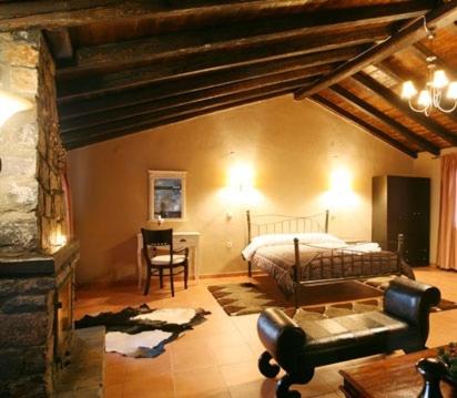 Na zdjęciu widoczny jest obiekt Grand House Suites położony w mieście Palaios Agios Athanasios.
