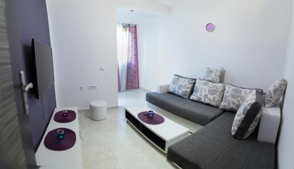 På billedet ses objektet Apartman Olive beliggende i byen Ulcinj.