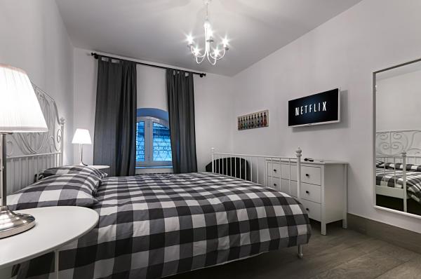 Na foto é possível ver o objeto Chiatamone Seaside Suite localizado na cidade de Naples.