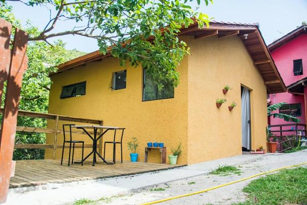 På billedet ses objektet Casa tranquila perto da Joaquina beliggende i byen Florianópolis.