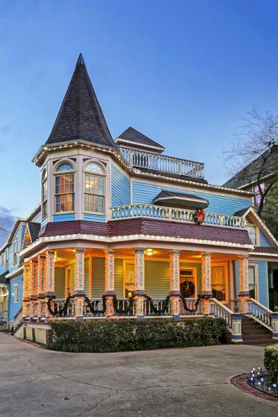A la foto es mostra l'objecte Sara's Inn on the Boulevard situat a la ciutat de Houston.
