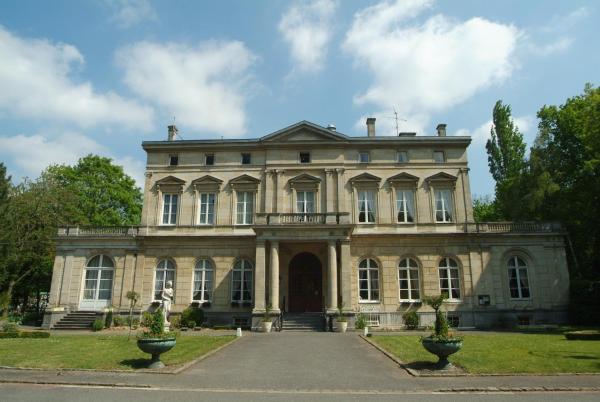 På billedet ses objektet Château De La Motte Fenelon beliggende i byen Escaudoeuvres.