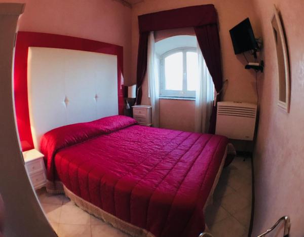 Na fotografii je vidět objekt Albergo Panorama nacházející se ve městě Frascati.