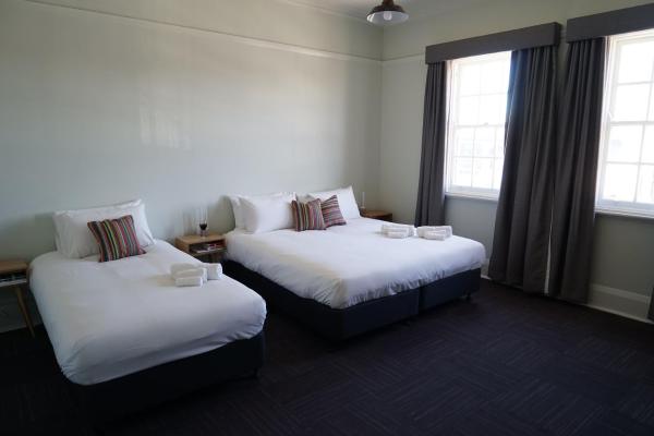 A la foto es mostra l'objecte Rosehill Hotel situat a la ciutat de Sydney.