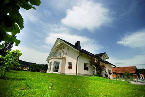 A la foto es mostra l'objecte Apartment Tinček situat a la ciutat de Zreče.