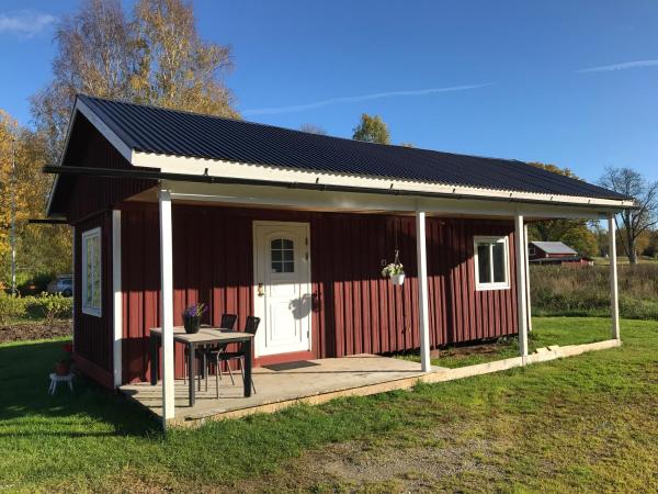 Auf dem Foto ist das Objekt Vallby Farm Camp in der Stadt Hålahult zu sehen.