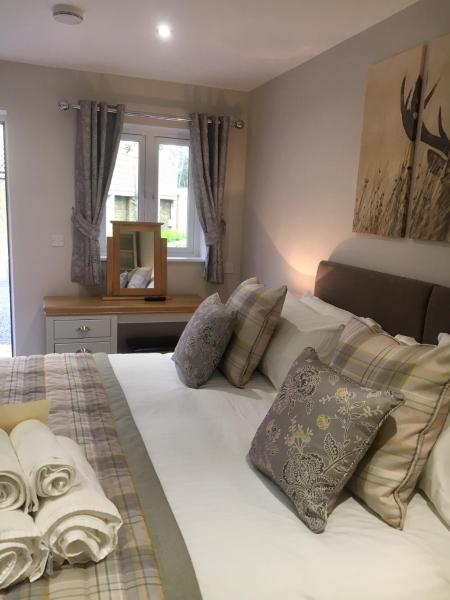 A la foto es mostra l'objecte De Courceys Manor Suites & Cottages situat a la ciutat de Pentyrch.
