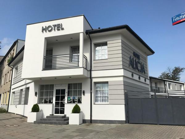På billedet ses objektet Hotel Alicja beliggende i byen Rokicie.