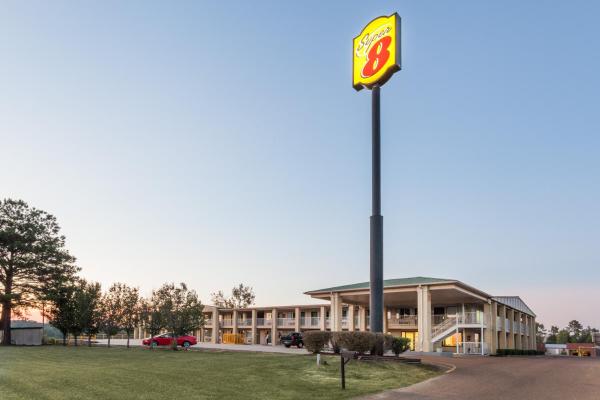 A la foto es mostra l'objecte Super 8 by Wyndham Brookhaven situat a la ciutat de Brookhaven.