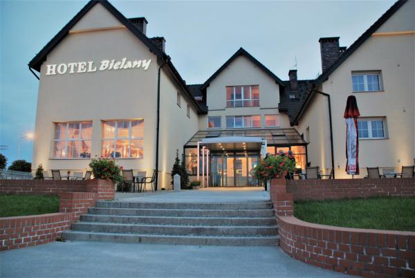 Na zdjęciu widoczny jest obiekt Hotel Bielany położony w mieście Jaszkotle.