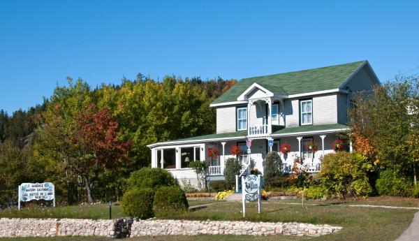 A la foto es mostra l'objecte Auberge Maison Gauthier situat a la ciutat de Tadoussac.