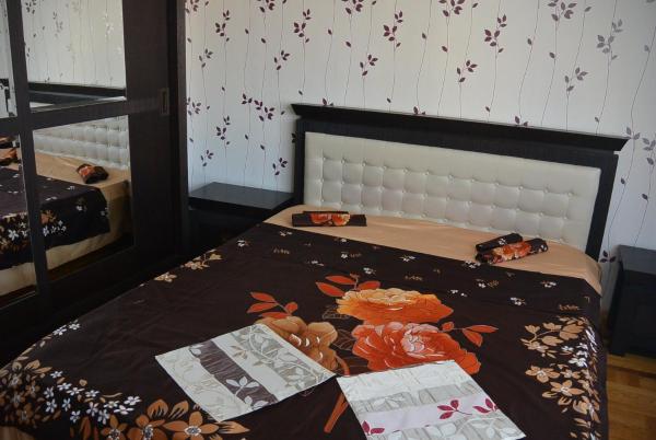 A la foto es mostra l'objecte Star Apart situat a la ciutat de Râmnicu Vâlcea.
