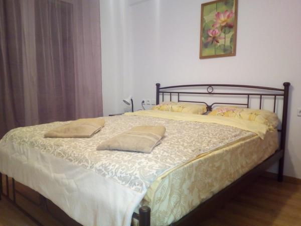 A la foto es mostra l'objecte New studio next to metro for 2 people situat a la ciutat de Atenes.