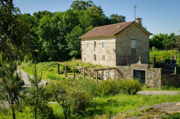 A la foto es mostra l'objecte Casa de Turismo Rural Os Petroglifos situat a la ciutat de Bealo.