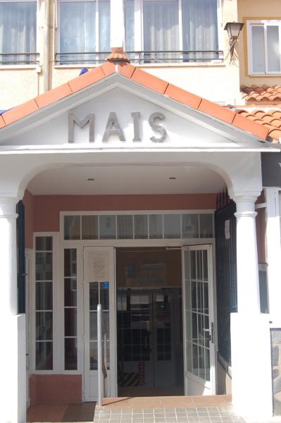 Na fotografii je vidět objekt Hostal Mays nacházející se ve městě Esquivias.