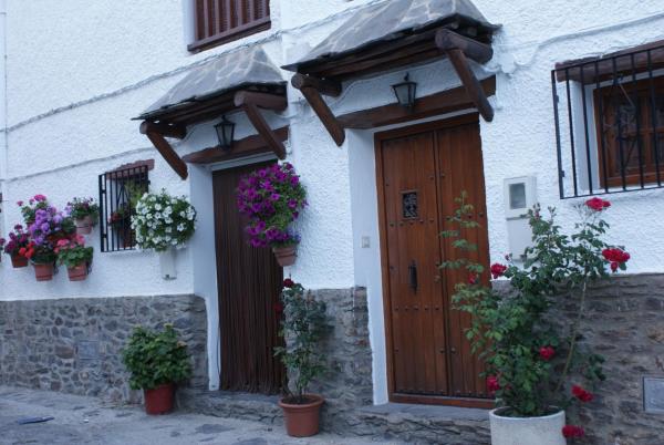 På billedet ses objektet Casa De La Ermita beliggende i byen Bubión.