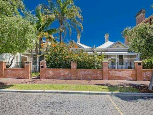 На фото показан объект myOZexp Palmerston Lodge, расположенный в городе Перт.