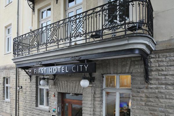 写真にはTorshälla市にあるFirst Hotel City Eskilstunaが写っています。