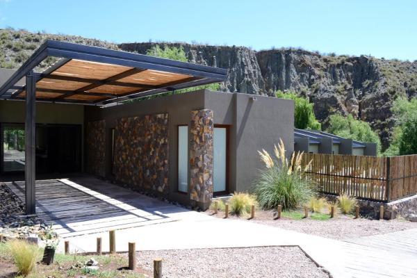 A la foto es mostra l'objecte Posada del Blanco situat a la ciutat de Potrerillos.