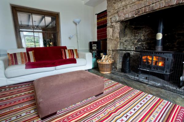 The Old Farmhouse At Mena - Cornwall