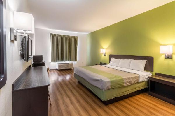 A la foto es mostra l'objecte Motel 6-North Richland Hills, TX - NE Fort Worth situat a la ciutat de Watauga.