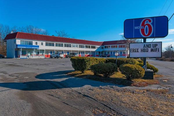 写真にはBarnesville市にあるMotel 6-Frackville, PAが写っています。