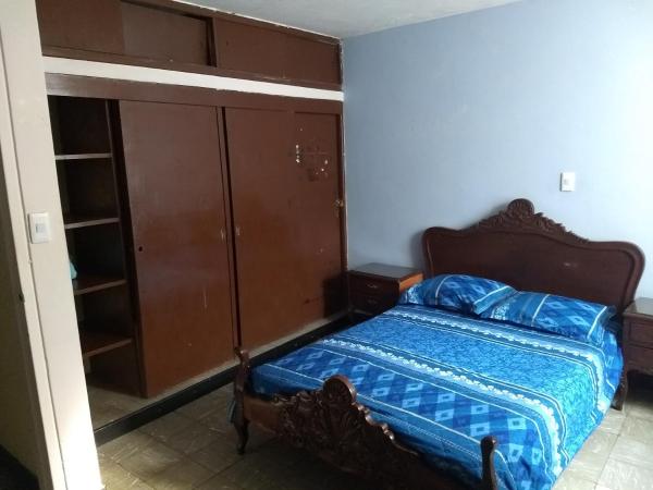 A la foto es mostra l'objecte Alcobas cerca al Éxito San Fernando situat a la ciutat de Cali.