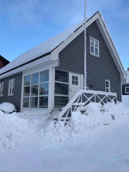 Nella foto è visibile l'oggetto Hotel Nuuk - Apartment Nanoq situato nella città di Nuuk.