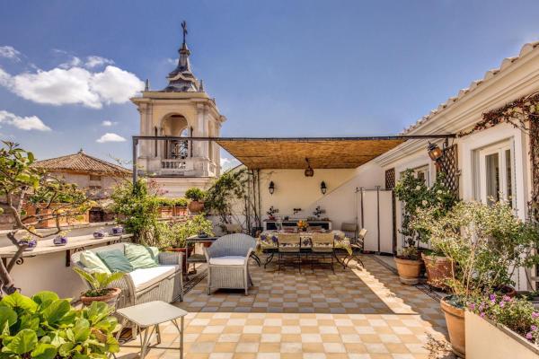 Attic with Terrace Overlooking St Peter's Basilicaの写真6