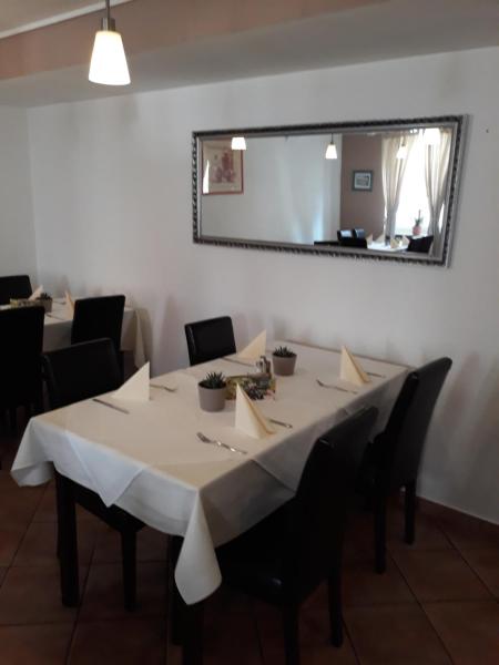 Nella foto è visibile l'oggetto Hotel Restaurant Stern situato nella città di Mannheim.