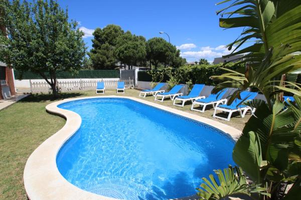 Na fotografii je vidět objekt Casa Rosales 6 nacházející se ve městě Cambrils.