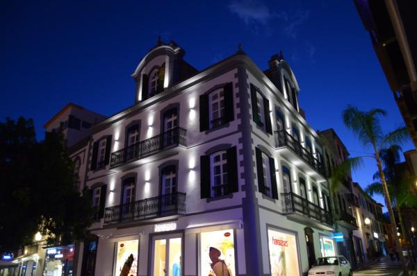 Na foto é possível ver o objeto Edificio Charles 201 localizado na cidade de Funchal.