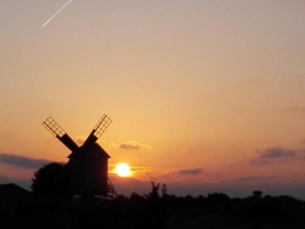 Na fotografii je vidět objekt Ohessaare Tuulik & Rannakohvik nacházející se ve městě Mäebe.