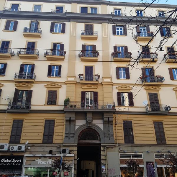 Na foto é possível ver o objeto LA dimora di re Ferdinando localizado na cidade de Naples.