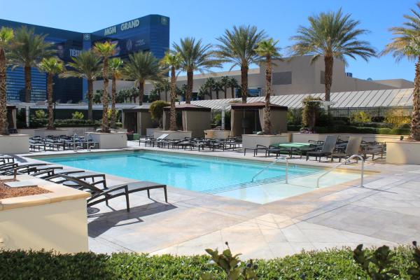 Na foto é possível ver o objeto Luxury Suites International at The Signature localizado na cidade de Las Vegas.