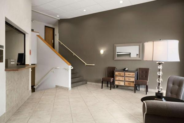 Foto 3: Super 8 by Wyndham Portland Airport