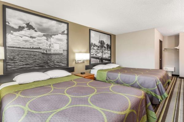 Kuva 4: Super 8 by Wyndham Green Bay Near Stadium