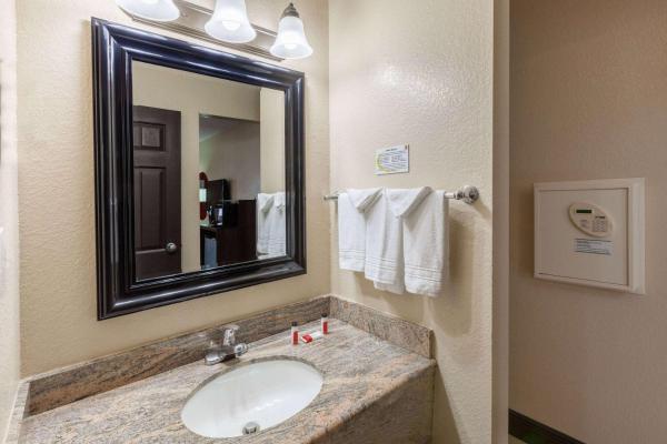 Habitación con cama grande - Adaptada para personas de movilidad reducida - No fumadores — 18 m² - Super 8 by Wyndham Austin University/Downtown Area
